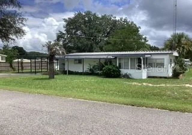 Photo 2 of Manufactured home for sale at 16315 Se 95th Court, Summerfield, FL 34491 | MLS# OM731758 | Listing updated on 2026-09-05