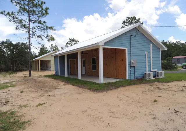 Photo 3 of Single family home for sale at 13431 NE 51st Street, Williston, FL 32696 | MLS# OM731759 | Listing updated on 2026-09-12