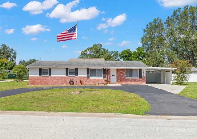Photo 1 of Single family home for sale at 6100 Woodrow Wilson Blvd Ne, Saint Petersburg, FL 33703 | MLS# TB8545895 | Listing updated on 2026-09-20