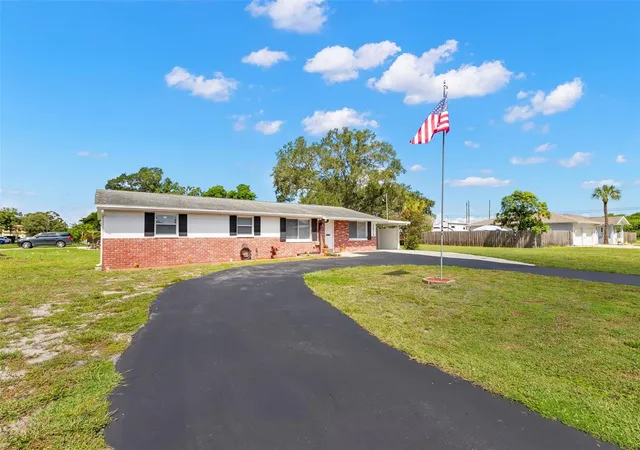 Photo 3 of Single family home for sale at 6100 Woodrow Wilson Blvd Ne, Saint Petersburg, FL 33703 | MLS# TB8545895 | Listing updated on 2026-09-20