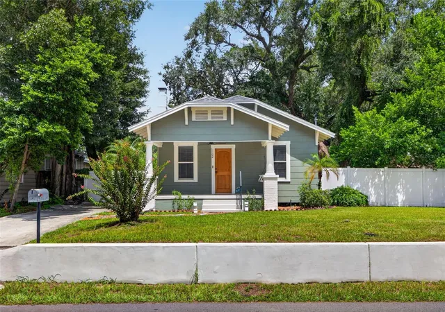 Photo 3 of Single family home for sale at 1102 E Chelsea St, Tampa, FL 33603 | MLS# TB8545896 | Listing updated on 2026-10-01