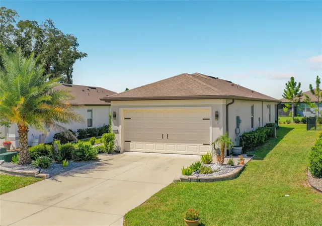 Photo 3 of Single family home for sale at 8413 Sw 54th Loop, Ocala, FL 34481 | MLS# OM731762 | Listing updated on 2026-09-21