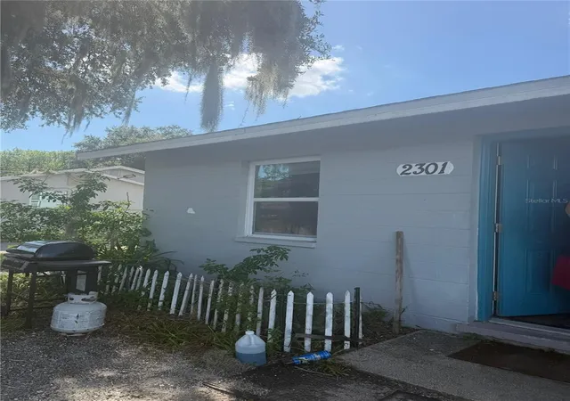 Photo 3 of Single family home for sale at 2301 Weber St, Lakeland, FL 33801 | MLS# TB8545907 | Listing updated on 2026-09-05