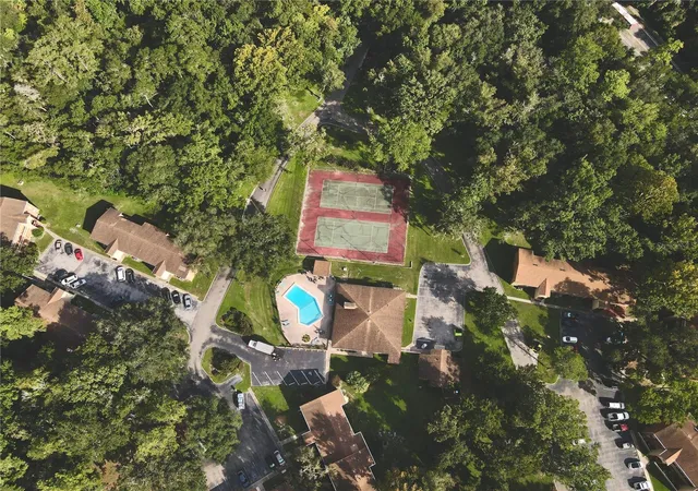 Listing Photo 2 - Condo for sale in building located at 1810 Nw 23Rd Blvd, Gainesville, FL 32605 - Unit #141