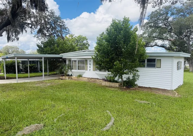 Photo 2 of Manufactured home for sale at 7547 Highpoint Blvd, Brooksville, FL 34613 | MLS# W7889243 | Listing updated on 2026-09-17
