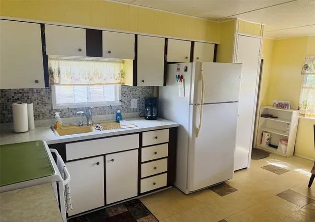 Photo 4 of Manufactured home for sale at 7547 Highpoint Blvd, Brooksville, FL 34613 | MLS# W7889243 | Listing updated on 2026-09-17