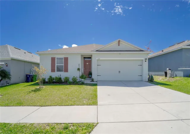 Photo 2 of Single family home for sale at 1020 Cambridge Dr, Winter Haven, FL 33881 | MLS# O6439455 | Listing updated on 2026-09-05