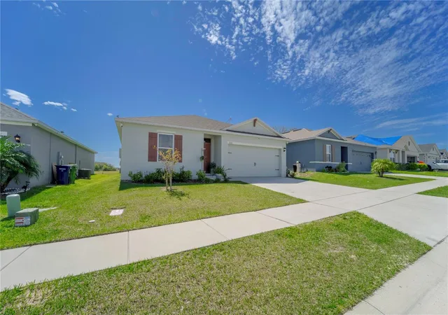 Photo 3 of Single family home for sale at 1020 Cambridge Dr, Winter Haven, FL 33881 | MLS# O6439455 | Listing updated on 2026-09-05