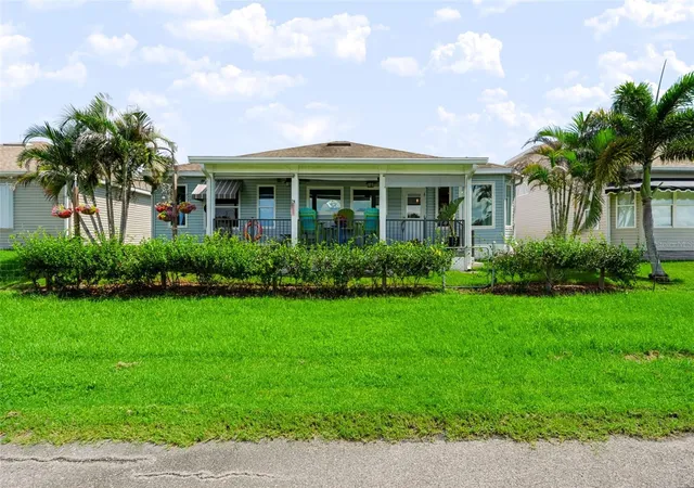 Photo 4 of Single family home for sale at 534 Cnl Way, Oldsmar, FL 34677 | MLS# TB8545931 | Listing updated on 2026-10-03