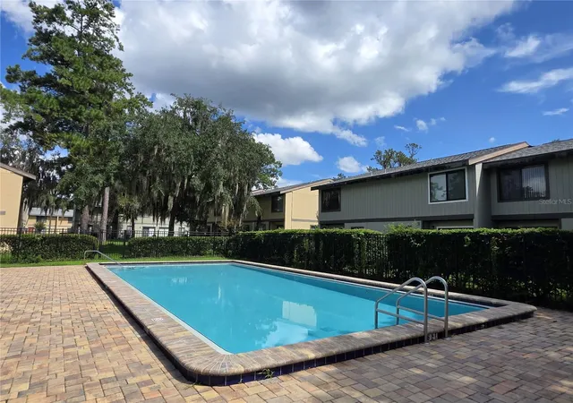 Listing Photo 2 - Condo for sale in building located at 2300 Sw 43Rd St, Gainesville, FL 32607 - Unit #M1