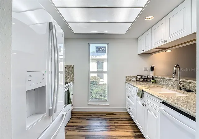 Listing Photo 4 - Condo for sale in building located at 11268 W Bayshore Dr, Crystal River, FL 34429