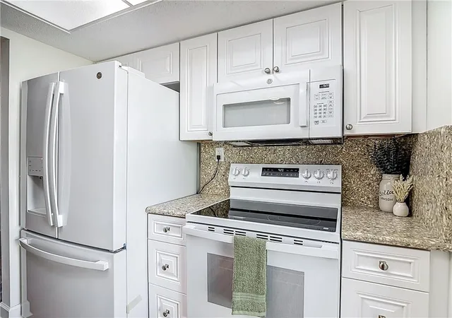 Listing Photo 5 - Condo for sale in building located at 11268 W Bayshore Dr, Crystal River, FL 34429