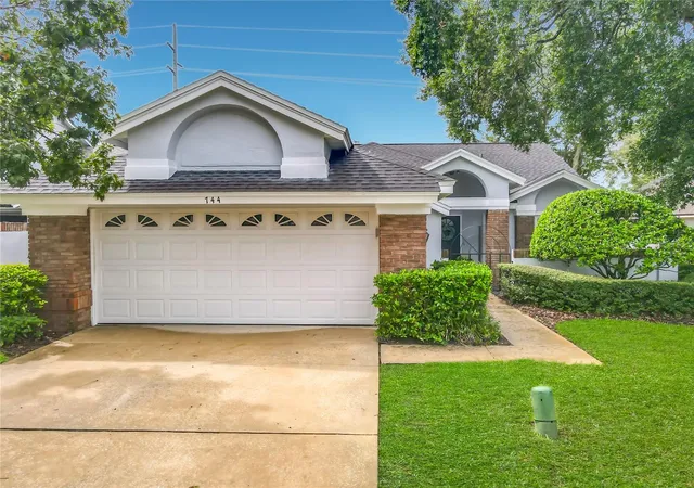 Photo 2 of Single family home for sale at 744 Barrington Cir, Winter Springs, FL 32708 | MLS# O6439470 | Listing updated on 2026-09-06