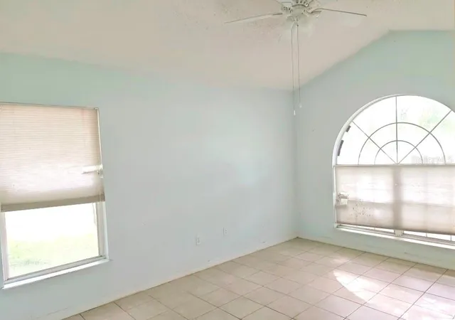 Photo 4 of Single family home for sale at 959 Gascony Ct, Kissimmee, FL 34759 | MLS# S5157005 | Listing updated on 2026-10-20