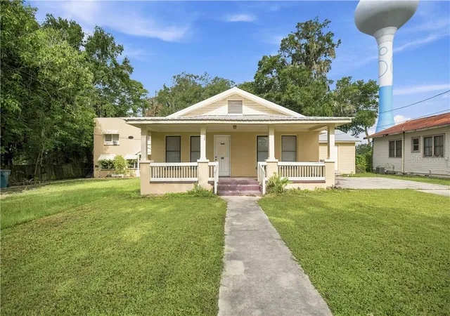 Photo 1 of Multi family home for sale at 818 Ne 9th Avenue, Ocala, FL 34470 | MLS# CC856403 | Listing updated on 2026-10-09