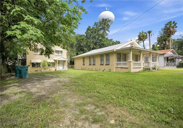 Photo 2 of Multi family home for sale at 818 Ne 9th Avenue, Ocala, FL 34470 | MLS# CC856403 | Listing updated on 2026-10-09