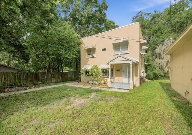 Photo 4 of House for sale at 818 NE 9th Avenue, Ocala, FL 34470 | MLS# CC856403 | Listing updated on 2026-10-09