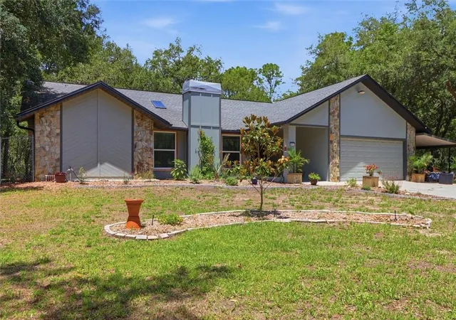 Photo 1 of Single family home for sale at 834 N Dunkenfield Ave, Crystal River, FL 34429 | MLS# CC856649 | Listing updated on 2026-10-07