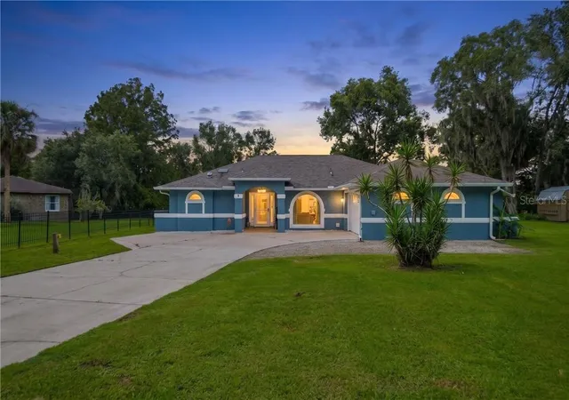 Photo 1 of Sale Pending at 9570 E Tsala Apopka Dr, Floral City, FL 34436 | MLS# CC857379 | Listing updated on 2026-10-09