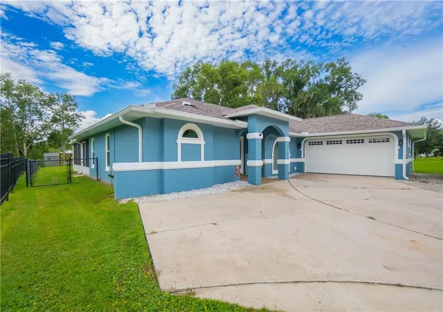 Photo 3 of Sale Pending at 9570 E Tsala Apopka Dr, Floral City, FL 34436 | MLS# CC857379 | Listing updated on 2026-10-09