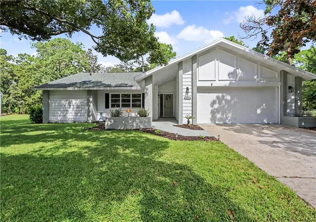 Single family home for sale at 10 Colubrina Ct, Homosassa, FL 34446 | MLS# CC857503