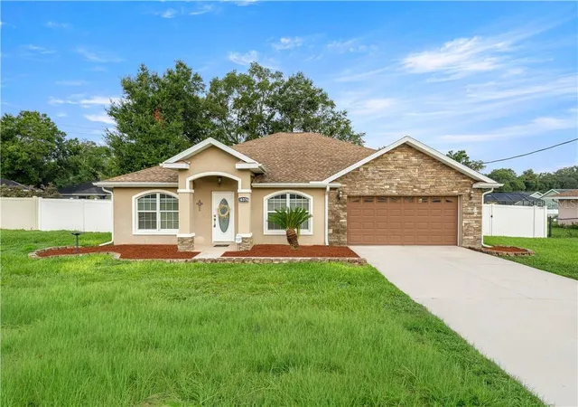 Single family home for sale at 16376 SE 81st Court, Summerfield, FL 34491 | MLS# CC857665