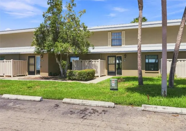 Listing Photo 2 - Condo for sale in building located at 11555 W Bayshore Dr, Crystal River, FL 34429 - Unit #112