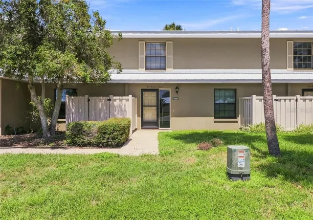 Listing Photo 3 - Condo for sale in building located at 11555 W Bayshore Dr, Crystal River, FL 34429 - Unit #112