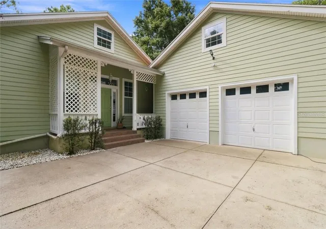 Photo 3 of Sale Pending at 2113 W Cindy Ln, Lecanto, FL 34461 | MLS# CC857692 | Listing updated on 2026-10-10