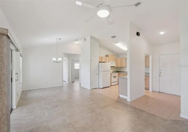 Photo 4 of Single family home for sale at 110 Twin Lake Cir, Umatilla, FL 32784 | MLS# G5117429 | Listing updated on 2026-09-12