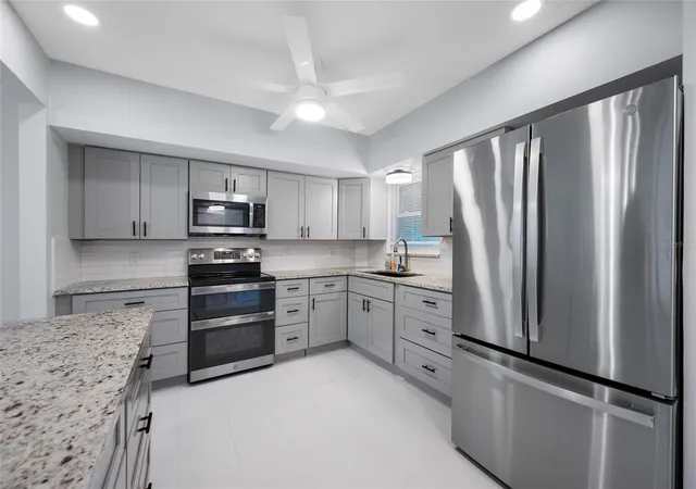 Listing Photo 5 - Condo for sale in building located at 2258 World Pkwy Blvd W, Clearwater, FL 33763 - Unit #40