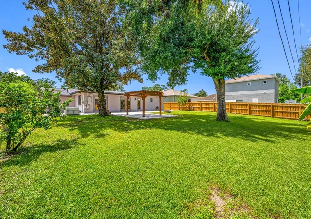 Photo 3 of Single family home for sale at 2121 W Farwell Dr, Tampa, FL 33603 | MLS# TB8545968 | Listing updated on 2026-10-10