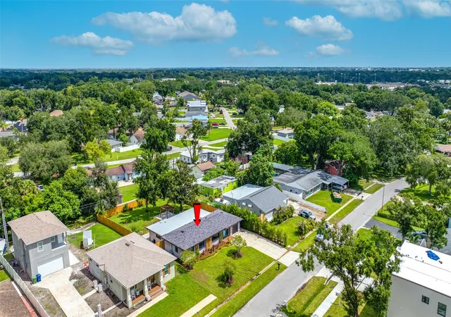 Photo 3 of Single family home for sale at 2121 W Farwell Dr, Tampa, FL 33603 | MLS# TB8545968 | Listing updated on 2026-10-20