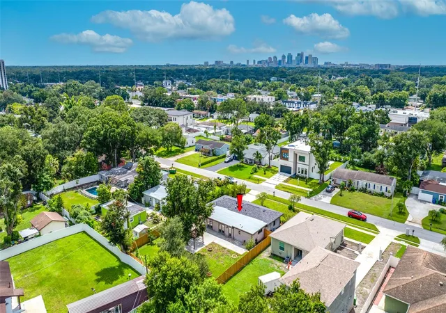 Photo 4 of Single family home for sale at 2121 W Farwell Dr, Tampa, FL 33603 | MLS# TB8545968 | Listing updated on 2026-10-20