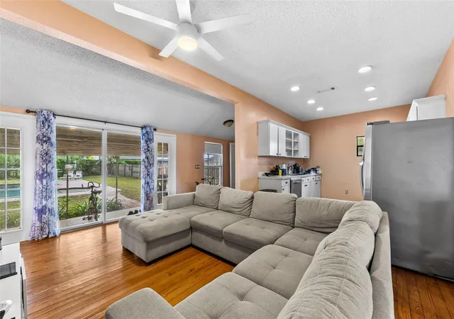 Photo 4 of Single family home for sale at 1031 Waltham Ave, Orlando, FL 32809 | MLS# O6439514 | Listing updated on 2026-09-12