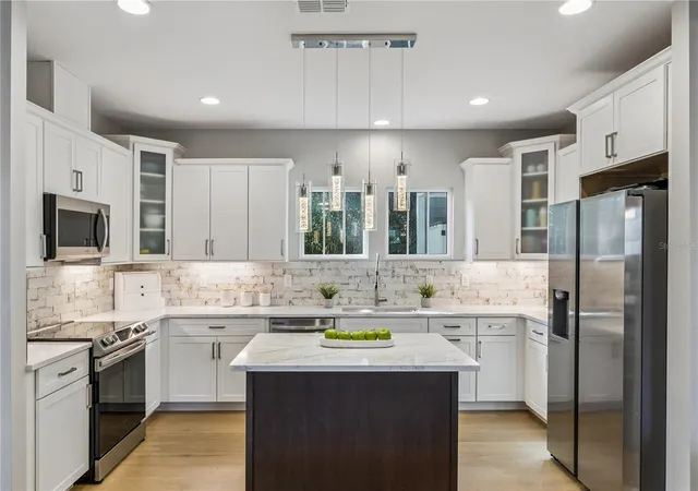 Photo 2 of Single family home for sale at 210 Hibiscus Ct, Orlando, FL 32801 | MLS# O6439521 | Listing updated on 2026-09-13