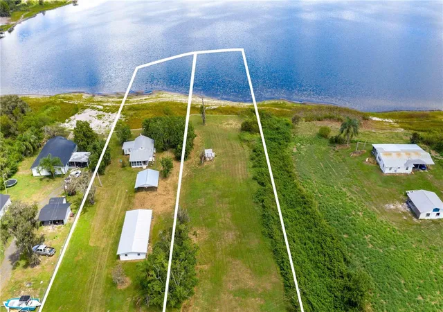 Photo 3 of Single family home for sale at 2427 Black Rd, Fort Meade, FL 33841 | MLS# L4964860 | Listing updated on 2026-09-08