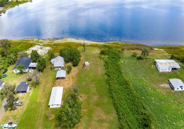 Photo 4 of Single family home for sale at 2427 Black Rd, Fort Meade, FL 33841 | MLS# L4964860 | Listing updated on 2026-09-08