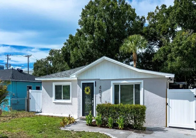 Photo 1 of Single family home for sale at 4021 W Cass Sts, Tampa, FL 33609 | MLS# TB8545981 | Listing updated on 2026-10-21