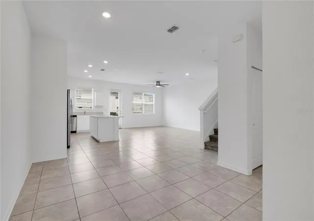 Photo 3 of Townhouse for sale at 433 Bogey Dr, Davenport, FL 33896 | MLS# O6439538 | Listing updated on 2026-09-21