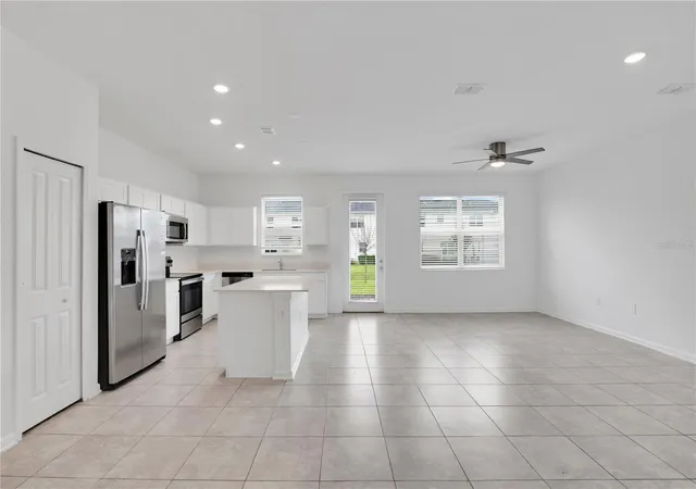 Photo 3 of Townhouse for sale at 433 Bogey Dr, Davenport, FL 33896 | MLS# O6439538 | Listing updated on 2026-09-19