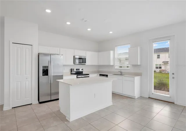 Photo 4 of Townhouse for sale at 433 Bogey Dr, Davenport, FL 33896 | MLS# O6439538 | Listing updated on 2026-09-19