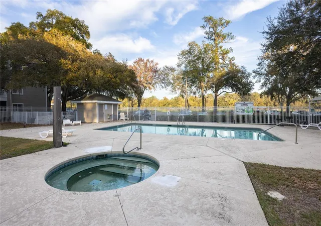 Listing Photo 2 - Condo for sale in building located at 4000 Sw 23Rd St, Gainesville, FL 32608 - Unit #1-202