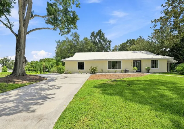 Single family home for sale at 10113 Lindelaan Dr, TAMPA, FL 33618 | MLS# TB8545986