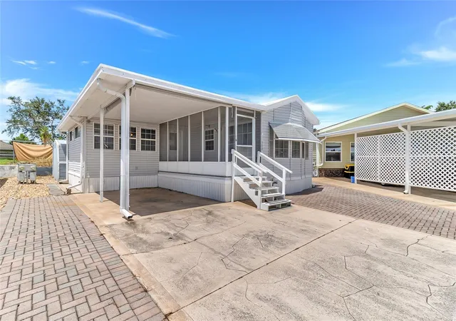 Photo 1 of Manufactured home for sale at 300 Sky Crst Loop, Davenport, FL 33837 | MLS# O6439551 | Listing updated on 2026-09-06
