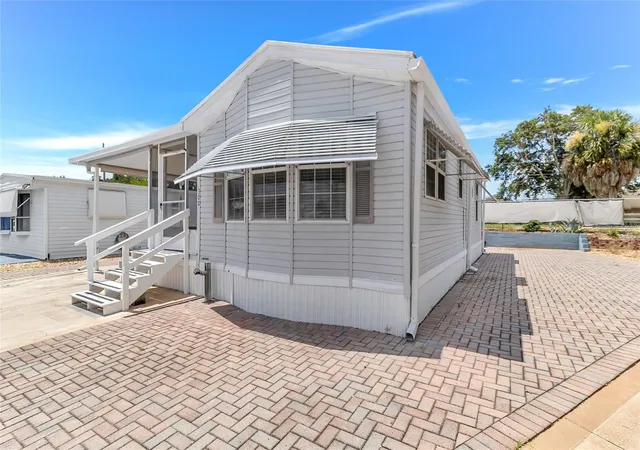 Photo 2 of Manufactured home for sale at 300 Sky Crst Loop, Davenport, FL 33837 | MLS# O6439551 | Listing updated on 2026-09-06