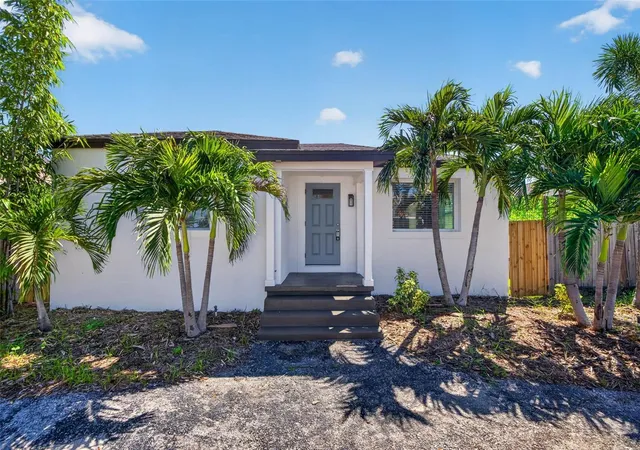 Photo 1 of Single family home for sale at 1020 49th Street S, Gulfport, FL 33707 | MLS# TB8546010 | Listing updated on 2026-09-12