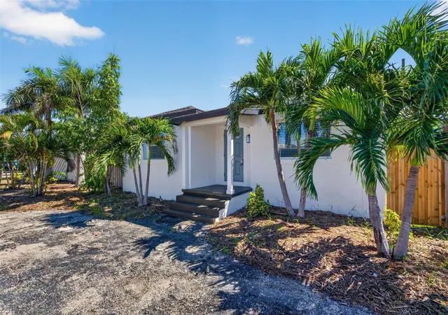Photo 3 of Single family home for sale at 1020 49th Street S, Gulfport, FL 33707 | MLS# TB8546010 | Listing updated on 2026-09-12