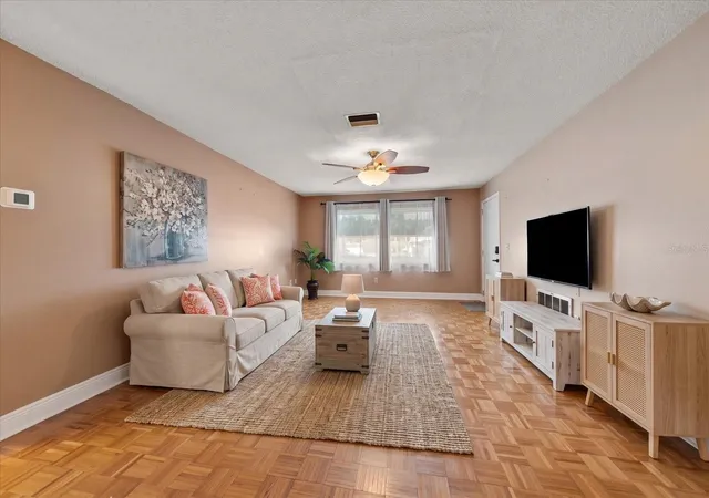 Photo 3 of House for sale at 403 Mindy Dr, Largo, FL 33771 | MLS# TB8546016 | Listing updated on 2026-09-07