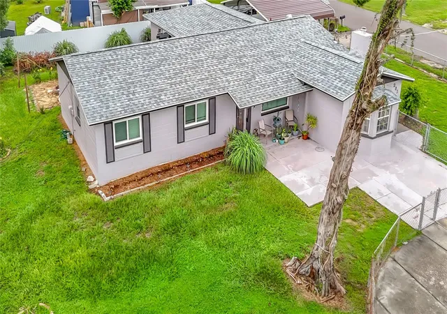 Photo 2 of Single family home for sale at 201 E Wheeler Rd, Seffner, FL 33584 | MLS# TB8546023 | Listing updated on 2026-09-21